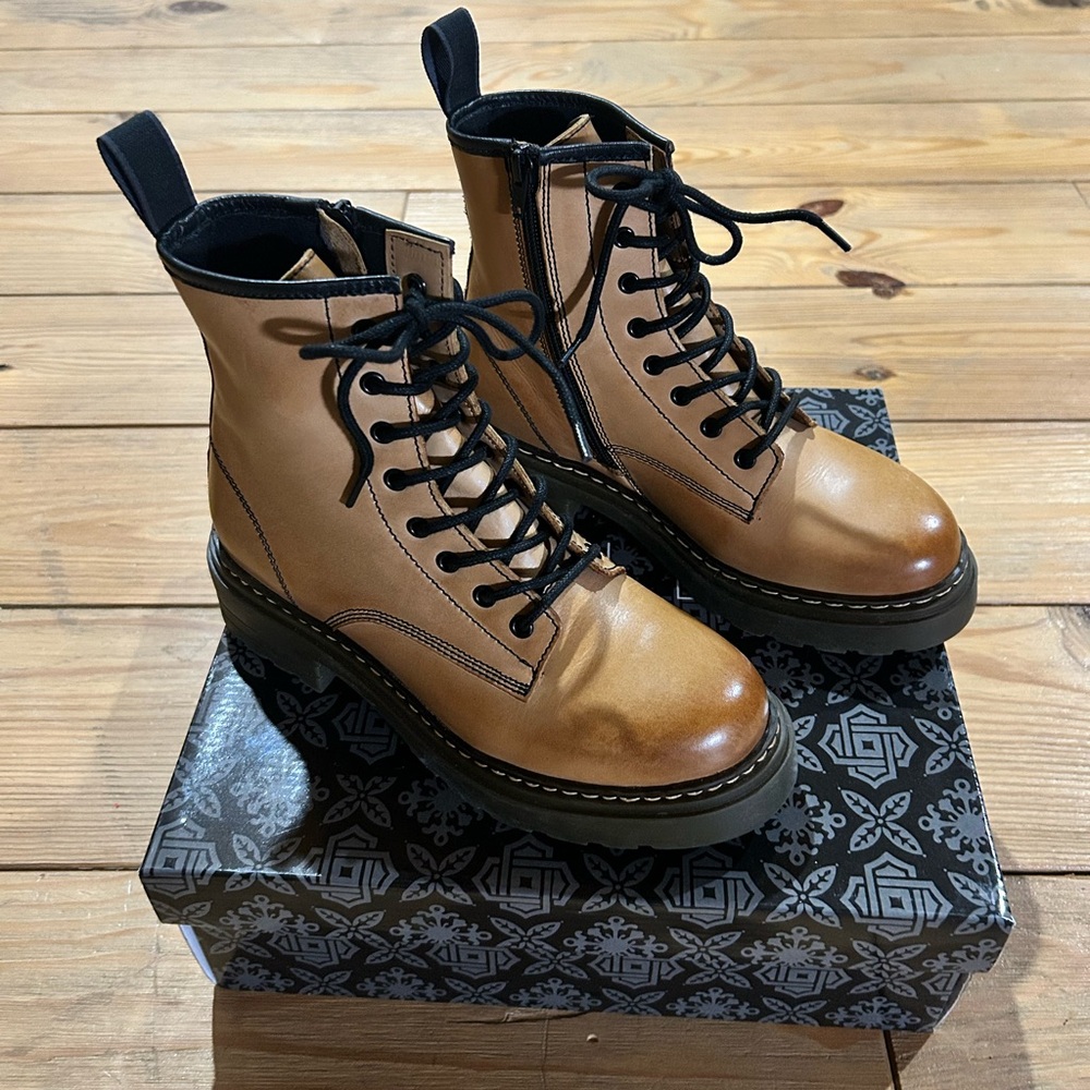 Brand New with Box Roolee Elvis Platform Boots